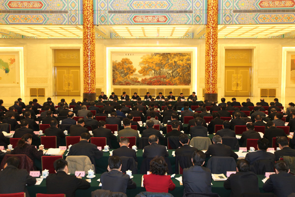 領(lǐng)導(dǎo)中央國(guó)家機(jī)關(guān)各部門機(jī)關(guān)紀(jì)律檢查工作,配齊配強(qiáng)機(jī)關(guān)紀(jì)委機(jī)構(gòu)和人員,構(gòu)建“信,訪,網(wǎng),電”四位一體舉報(bào)渠道,落實(shí)“兩個(gè)為主”,集中統(tǒng)一管理各部門問(wèn)題線索,用好“四種形態(tài)”,保持懲治腐敗高壓態(tài)勢(shì),把好執(zhí)紀(jì)審查最后一道關(guān)口,強(qiáng)化警示教育,加大通報(bào)曝光力度,廉政教育