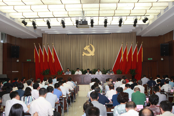 領(lǐng)導(dǎo)中央國(guó)家機(jī)關(guān)各部門機(jī)關(guān)紀(jì)律檢查工作,配齊配強(qiáng)機(jī)關(guān)紀(jì)委機(jī)構(gòu)和人員,構(gòu)建“信,訪,網(wǎng),電”四位一體舉報(bào)渠道,落實(shí)“兩個(gè)為主”,集中統(tǒng)一管理各部門問(wèn)題線索,用好“四種形態(tài)”,保持懲治腐敗高壓態(tài)勢(shì),把好執(zhí)紀(jì)審查最后一道關(guān)口,強(qiáng)化警示教育,加大通報(bào)曝光力度,廉政教育