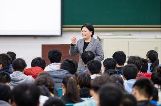 春風(fēng)化雨，把十九大精神帶進課堂