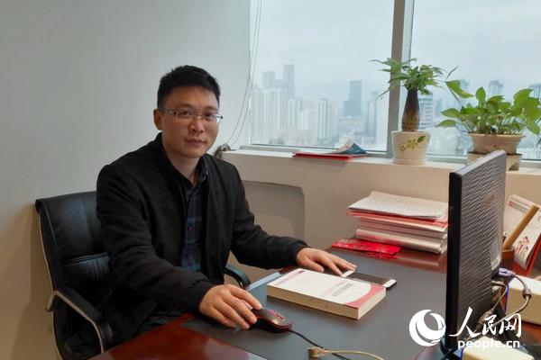 福建謹(jǐn)而新律師事務(wù)所律師林美接受人民網(wǎng)記者采訪。