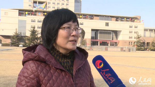 山西大學(xué)化學(xué)化工學(xué)院教授、博士生導(dǎo)師雙少敏接受人民網(wǎng)記者采訪。