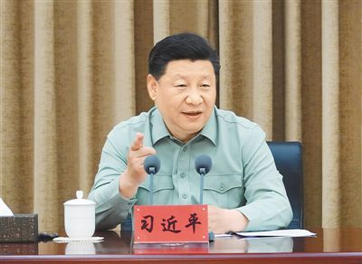 5月16日上午，中共中央總書記、國家主席、中央軍委主席習(xí)近平視察軍事科學(xué)院，代表黨中央和中央軍委，對軍事科學(xué)院第八次黨代表大會的召開表示熱烈的祝賀，向軍事科學(xué)院全體同志致以誠摯的問候。這是習(xí)近平聽取軍事科學(xué)院工作匯報后發(fā)表重要講話。 　　新華社記者 李 剛攝 