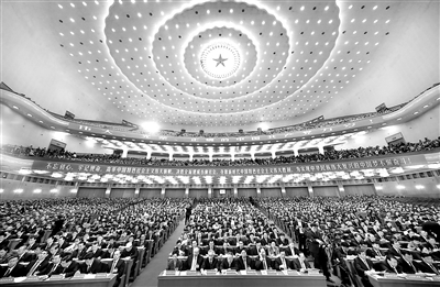 2017年10月18日黨的十九大隆重開幕，黨的十九大報告對決勝全面建成小康社會作出重要部署。  新華社記者 蘭紅光 攝