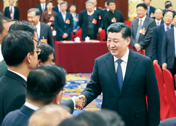 　2019年3月4日下午，中共中央總書記、國家主席、中央軍委主席習(xí)近平看望參加全國政協(xié)十三屆二次會議的文化藝術(shù)界、社會科學(xué)界委員，并參加聯(lián)組會，聽取意見和建議。 新華社記者 姚大偉/攝