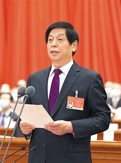 3月5日，第十三屆全國人民代表大會第四次會議在北京人民大會堂開幕。大會主席團(tuán)常務(wù)主席、執(zhí)行主席栗戰(zhàn)書主持大會。新華社記者 鞠鵬 攝