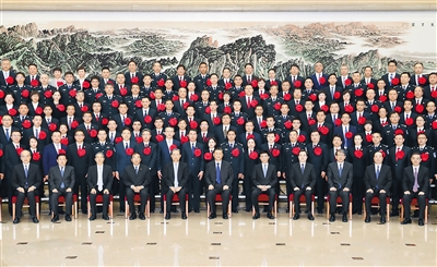 3月29日，黨和國家領(lǐng)導人習近平、王滬寧、趙樂際等在北京會見全國掃黑除惡專項斗爭總結(jié)表彰大會代表。  新華社記者 黃敬文 攝