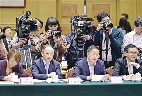 人大湖南代表團(tuán)舉行全體會(huì)議審議兩高報(bào)告