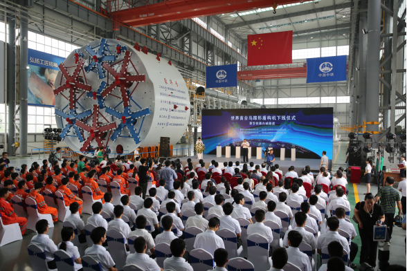 中央八項(xiàng)規(guī)定出臺(tái)后,企業(yè)少了許多無(wú)謂的應(yīng)酬,騰出了更多的精力去抓好產(chǎn)品質(zhì)量,技術(shù)升級(jí),靠硬本領(lǐng)來(lái)參與市場(chǎng)競(jìng)爭(zhēng),中央強(qiáng)力正風(fēng)反腐,推動(dòng)簡(jiǎn)政放權(quán),強(qiáng)調(diào)要打通政府與企業(yè)交往的