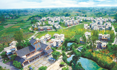 不忘初心,砥礪奮進(jìn),團(tuán)結(jié)帶領(lǐng)全黨全軍全國(guó)各族人民,堅(jiān)持和發(fā)展中國(guó)特色社會(huì)主義,以巨大的政治勇氣和強(qiáng)烈的責(zé)任擔(dān)當(dāng),統(tǒng)籌推進(jìn)