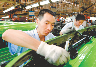 不忘初心,砥礪奮進(jìn),團(tuán)結(jié)帶領(lǐng)全黨全軍全國(guó)各族人民,堅(jiān)持和發(fā)展中國(guó)特色社會(huì)主義,以巨大的政治勇氣和強(qiáng)烈的責(zé)任擔(dān)當(dāng),統(tǒng)籌推進(jìn)