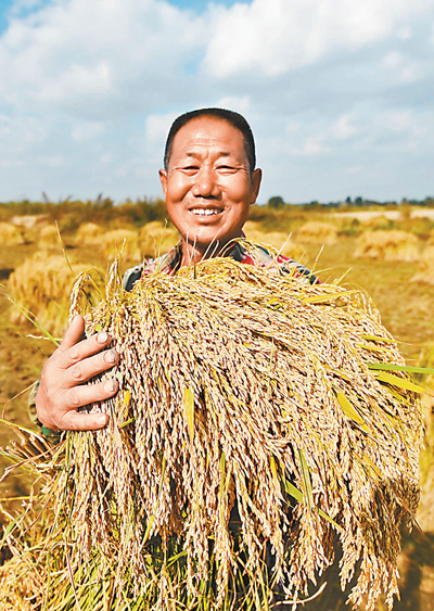 推動(dòng)全球經(jīng)濟(jì)可持續(xù)發(fā)展的中國(guó)方案，體現(xiàn)了完善全球治理體系、促進(jìn)世界和平發(fā)展的中國(guó)擔(dān)當(dāng)