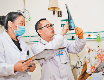 推動(dòng)全球經(jīng)濟(jì)可持續(xù)發(fā)展的中國(guó)方案，體現(xiàn)了完善全球治理體系、促進(jìn)世界和平發(fā)展的中國(guó)擔(dān)當(dāng)