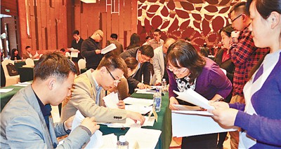 黨的十八屆六中全會(huì)明確習(xí)近平同志為黨中央的核心,全黨的核心,反映了全黨的共同意志,反映了全黨全軍全國(guó)各族人民的共同心愿