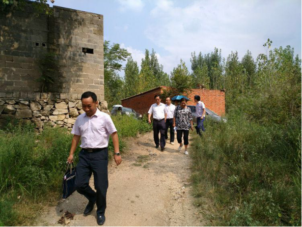 開展“大交叉大巡訪大督查”，打通精準(zhǔn)扶貧政策落地的“最后一公里”