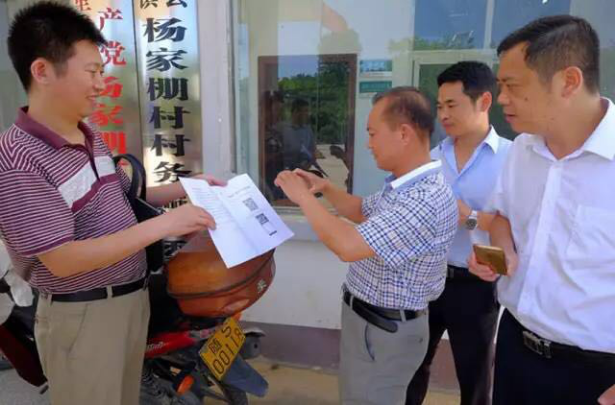 開通微信舉報平臺，讓群眾足不出戶就可以反映身邊的不正之風(fēng)和腐敗問題線索