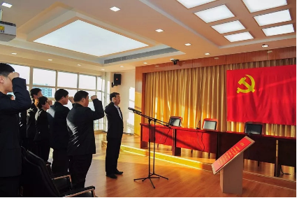 靜海區(qū)紀(jì)委干部和轉(zhuǎn)隸人員集體宣誓重溫入黨誓詞