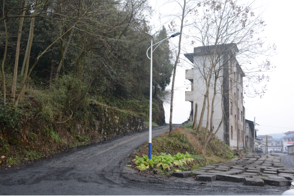 被李明吃“回扣”的農(nóng)村太陽能路燈