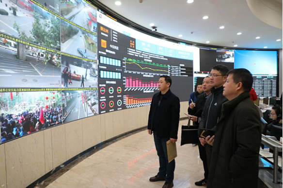 對公款吃喝,公車私用等問題進行監(jiān)督檢查,讓