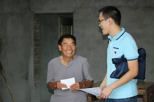 黨中央把貧困人口脫貧作為全面建成小康社會的底線任務和標志性指標。脫貧攻堅是硬仗中的硬仗，必須付出百倍努力。