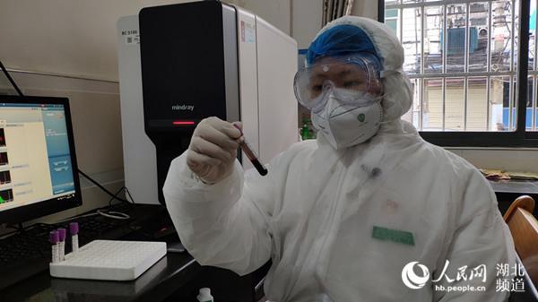 甘如意正在工作