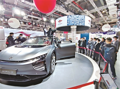 各國參展商新產(chǎn)品、新技術(shù)、新服務(wù)紛紛在進博會亮相。圖為美國陶氏公司設(shè)計的概念車在進進博會亞洲首發(fā)。姜永斌 攝