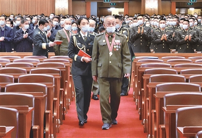 10月23日上午，紀念中國人民志愿軍抗美援朝出國作戰(zhàn)70周年大會在北京人民大會堂隆重舉行。圖為大會前，志愿軍老戰(zhàn)士、老同志入場。新華社記者 賴向東 攝