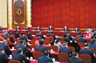 3月6日，中共中央總書記、國(guó)家主席、中央軍委主席習(xí)近平看望參加全國(guó)政協(xié)十三屆四次會(huì)議的醫(yī)藥衛(wèi)生界、教育界委員，并參加聯(lián)組會(huì)，聽(tīng)取意見(jiàn)和建議。中共中央政治局常委、全國(guó)政協(xié)主席汪洋參加看望和討論。 新華社記者 王曄 攝