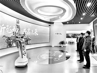 中國海洋石油集團有限公司紀(jì)檢監(jiān)察組堅守政治監(jiān)督職能定位，加強對習(xí)近平總書記重要指示批示精神和黨中央重大決策部署落實情況的監(jiān)督檢查。圖為近日，中國海油紀(jì)檢監(jiān)察組對中海油服科技創(chuàng)新情況進行監(jiān)督調(diào)研。何遼勤 攝中國海洋石油集團有限公司紀(jì)檢監(jiān)察組堅守政治監(jiān)督職能定位，加強對習(xí)近平總書記重要指示批示精神和黨中央重大決策部署落實情況的監(jiān)督檢查。圖為近日，中國海油紀(jì)檢監(jiān)察組對中海油服科技創(chuàng)新情況進行監(jiān)督調(diào)研。何遼勤 攝