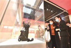 堅持黨的領導的最高原則