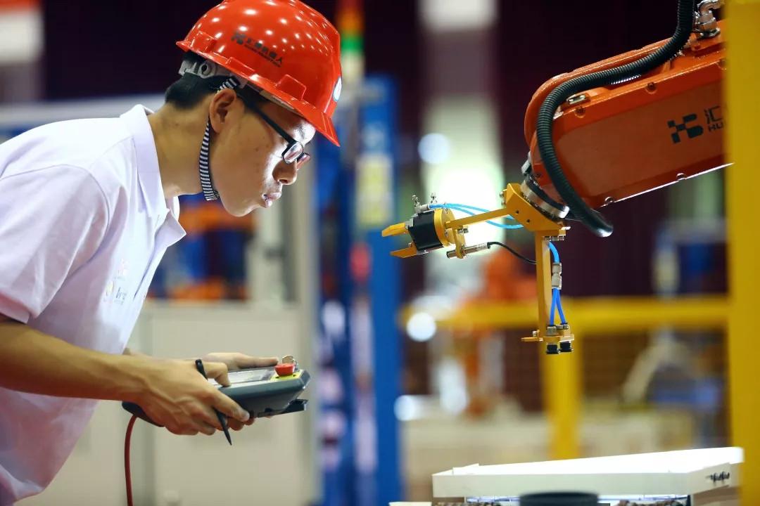 習(xí)近平對職業(yè)教育工作作出重要指示強調(diào) 加快構(gòu)建現(xiàn)代職業(yè)教育體系 培養(yǎng)更多高素質(zhì)技術(shù)技能人才能工巧匠大國工匠 李克強作出批示