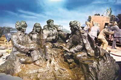 鐵人王進喜紀(jì)念館中通過場景復(fù)原表現(xiàn)出以“鐵人”為代表的老一輩石油人的感人事跡。