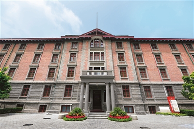 圖為6月26日拍攝的修葺一新的北大紅樓。新華社記者 謝晗 攝