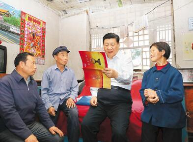 6月21日，中共中央總書記、國家主席、中央軍委主席習(xí)近平到山西考察調(diào)研。 這是習(xí)近平來到忻州市岢嵐縣趙家洼村看望貧困村民劉福有