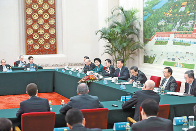 習近平會見清華大學經濟管理學院顧問委員會海外委員和中方企業(yè)家