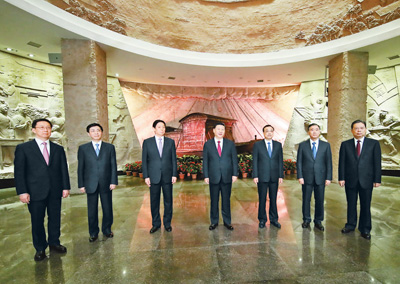 10月31日，中共中央總書記、國家主席、中央軍委主席習(xí)近平帶領(lǐng)中共中央政治局常委李克強(qiáng)、栗戰(zhàn)書、汪洋、王滬寧、趙樂際、韓正，瞻仰上海中共一大會(huì)址和浙江嘉興南湖紅船。這是31日下午，習(xí)近平在南湖革命紀(jì)念館參觀結(jié)束時(shí)發(fā)表重要講話。