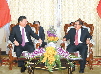 11月13日，中共中央總書(shū)記、國(guó)家主席習(xí)近平在萬(wàn)象國(guó)家主席府同老撾人民革命黨中央委員會(huì)總書(shū)記、國(guó)家主席本揚(yáng)舉行會(huì)談。