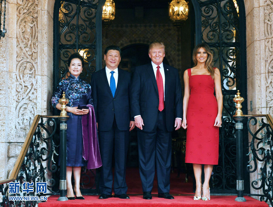 習(xí)近平引領(lǐng)中國特色社會主義進(jìn)入的新時代,也是站在十字路口的人類探索發(fā)展路徑的新時代