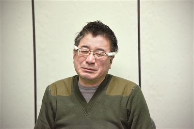 面對組織審查調(diào)查，文民逐漸交代違紀違法事實，流下悔恨的淚水。劉東亮 攝  （內(nèi)蒙古自治區(qū)紀委監(jiān)委供圖）