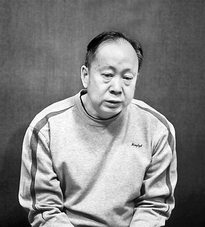 圖為謝暉接受組織審查。 新疆維吾爾自治區(qū)紀(jì)委供圖