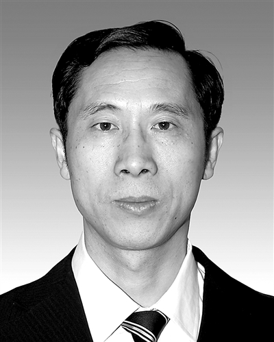 深入學(xué)習(xí)其中蘊(yùn)含的堅(jiān)定不移的理想信念,人民至上的深厚情懷,舍我其誰的歷史擔(dān)當(dāng),求真務(wù)實(shí)的工作作風(fēng),勇于創(chuàng)新的革命精神,開放包容的全球理念,進(jìn)而用習(xí)近平新時代中國特色社會主義思想武裝頭腦,指導(dǎo)實(shí)踐