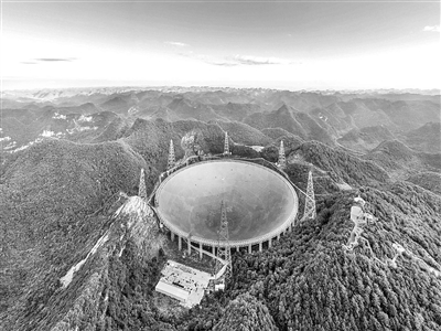 無人機拍攝的“中國天眼”全景。 新華社記者 歐東衢 攝